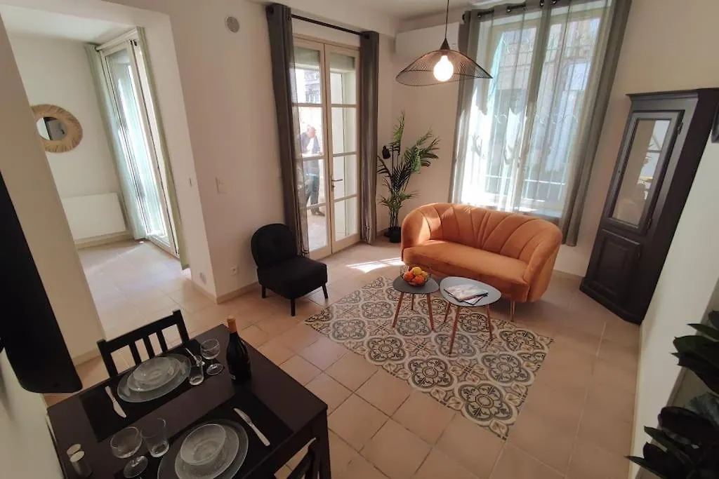 Le Nid - Proche Theatres - Terrasse - Centre-Ville - Clim - Wifi Avignon 0*,