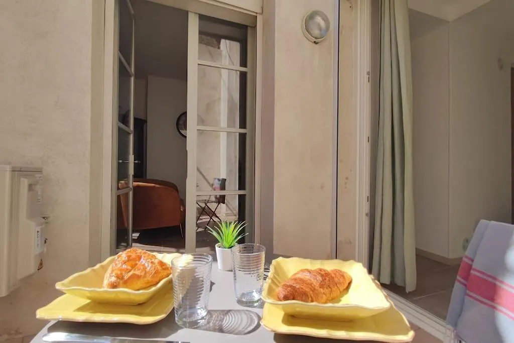 Le Nid - Proche Theatres - Terrasse - Centre-Ville - Clim - Wifi Avignon Apartment