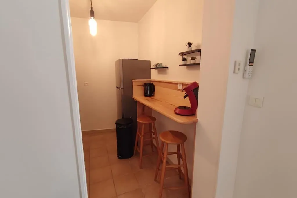 Le Nid - Proche Theatres - Terrasse - Centre-Ville - Clim - Wifi Avignon 0*,  France